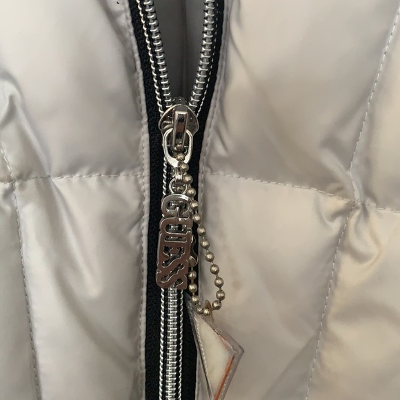 Guess puffer coat - Picture 3 of 4